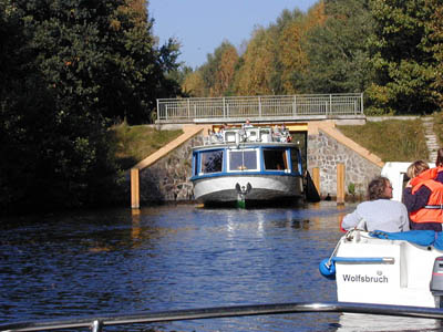 Niedrige Br�cke an den
	Rheinsberger Gew�ssern